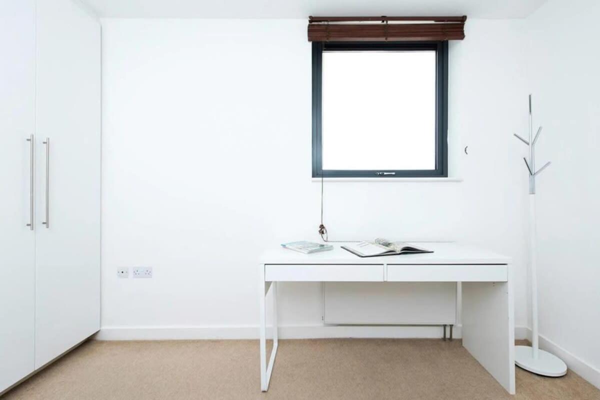 Modern 2 Bed Apartment W Balcony In London Ngoại thất bức ảnh