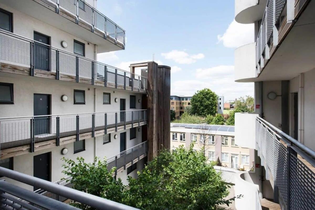 Modern 2 Bed Apartment W Balcony In London Ngoại thất bức ảnh