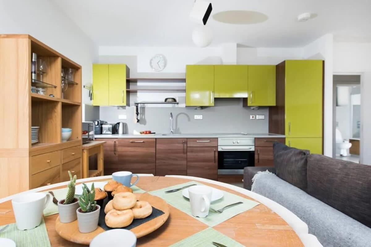 Modern 2 Bed Apartment W Balcony In London Ngoại thất bức ảnh
